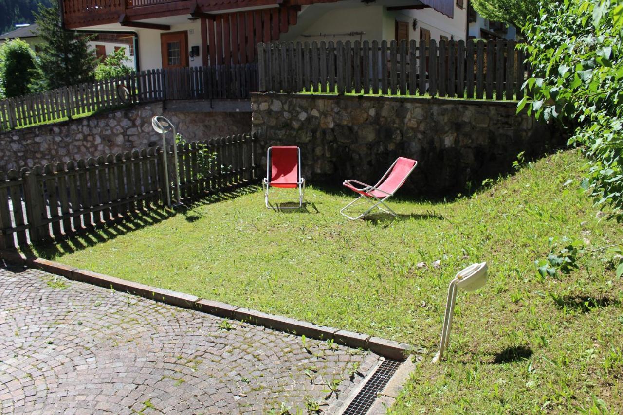 Casa Azzurra Apartment Pozza di Fassa Luaran gambar